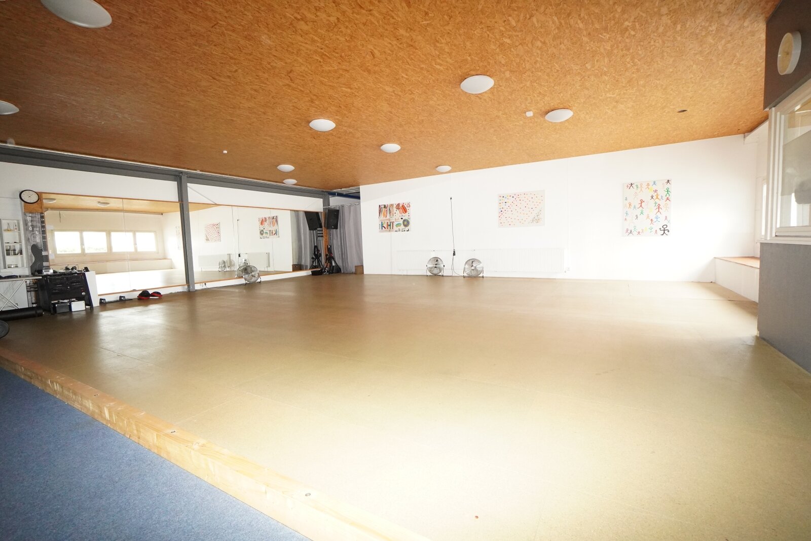 Gut ausgestattete Halle in Herrlishöfen bei Warthausen