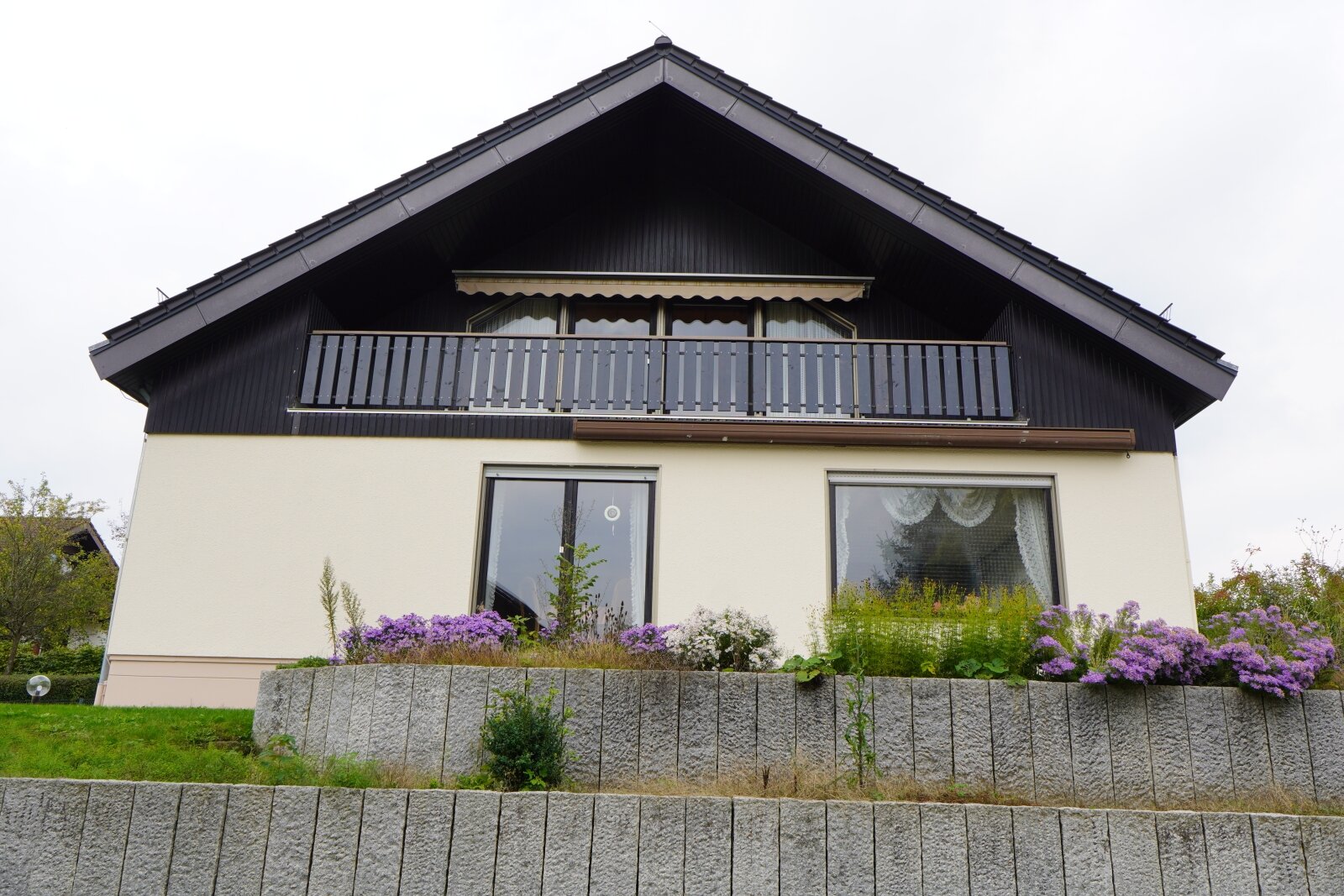 Ruhiges 1- 2 Familienhaus in Oberhöfen