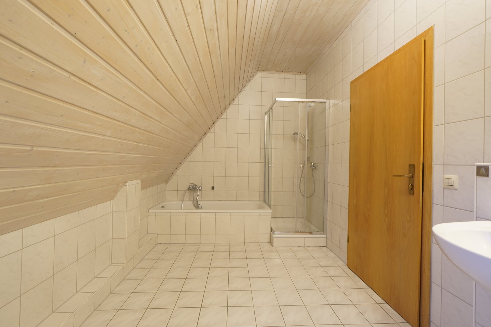 3 Zimmerwohnung im Dachgeschoss in Schönebürg