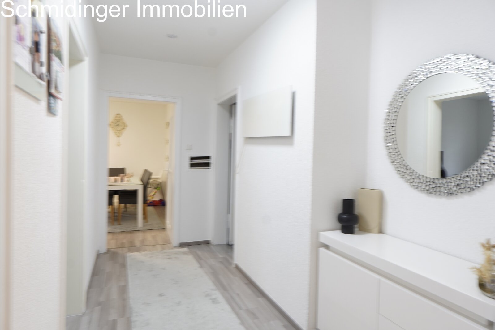 Großzügiges 3-Familienhaus mit stilvollem Nebengebäude im Wald