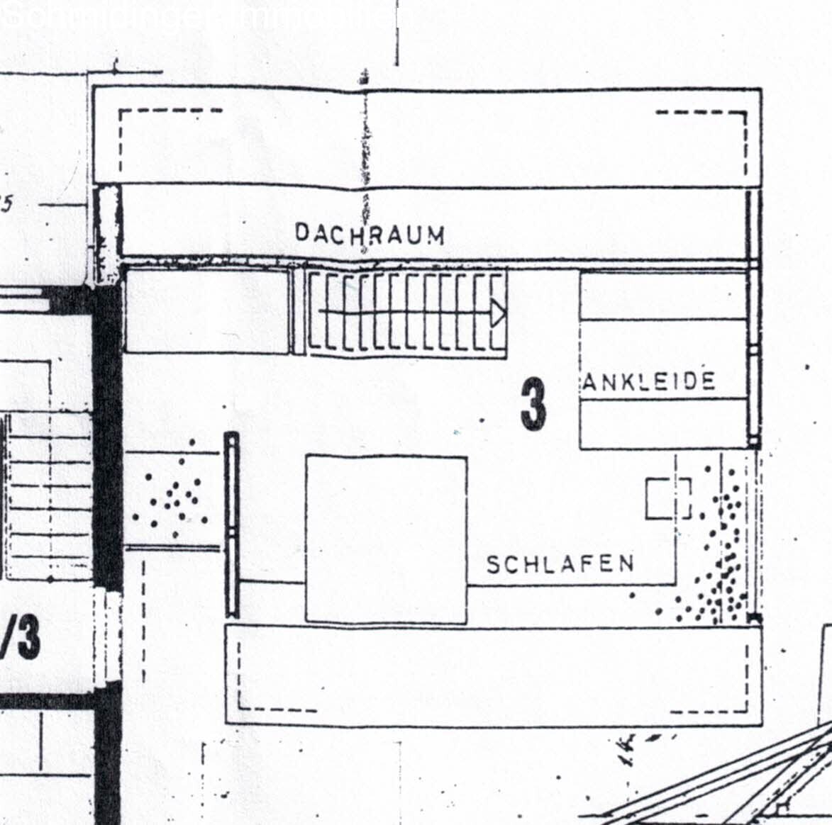 Großzügiges 3-Familienhaus mit stilvollem Nebengebäude im Wald