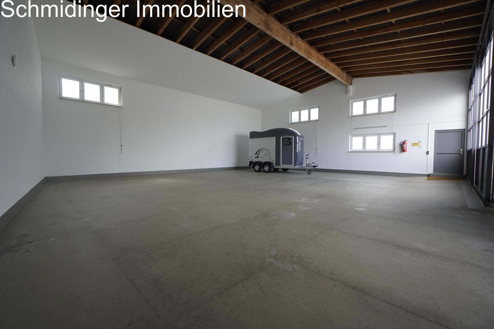 Moderne Halle in Biberach auf dem Mittelberg