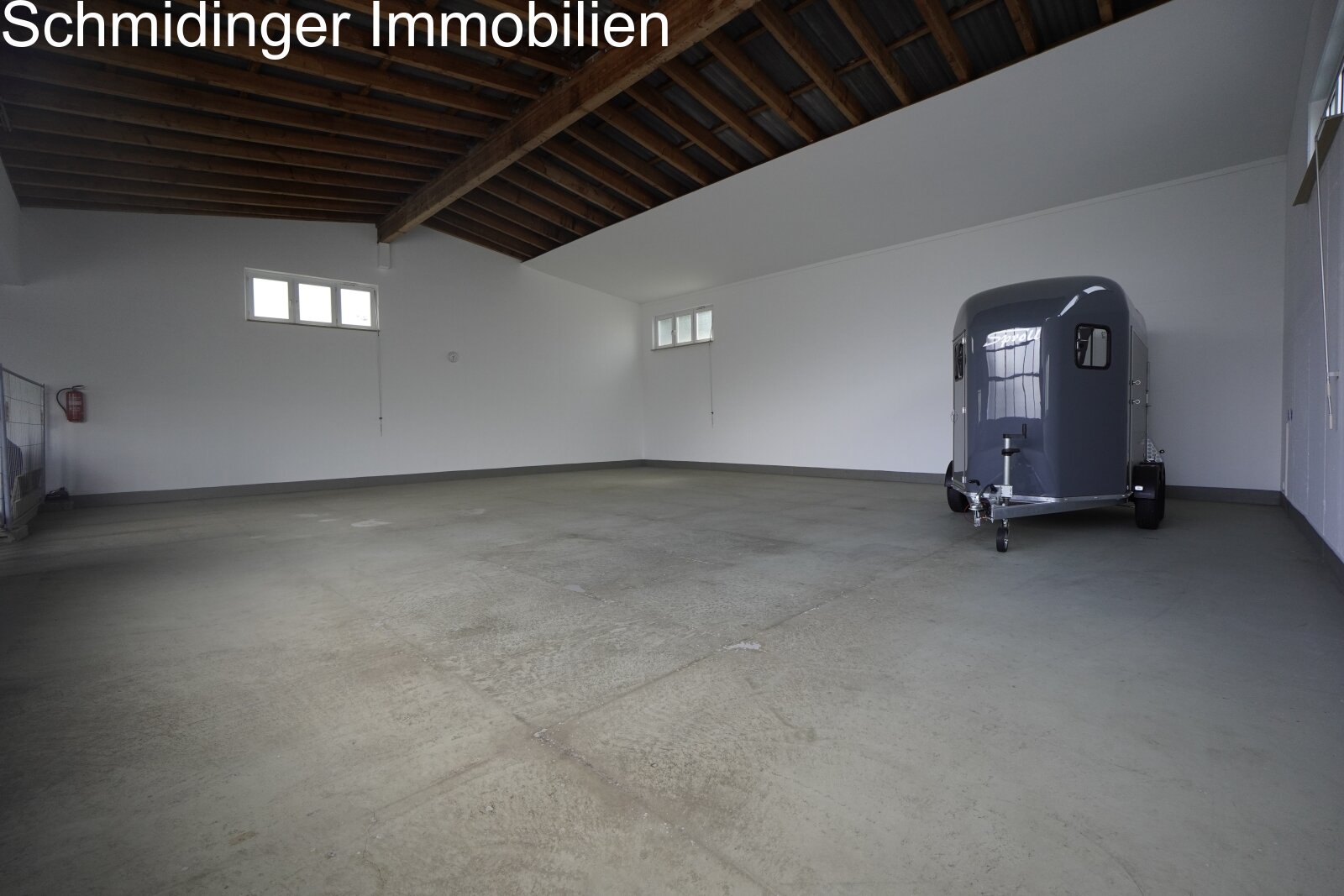 Moderne Halle in Biberach auf dem Mittelberg