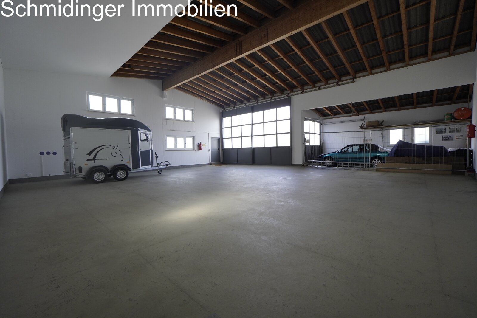 Moderne Halle in Biberach auf dem Mittelberg