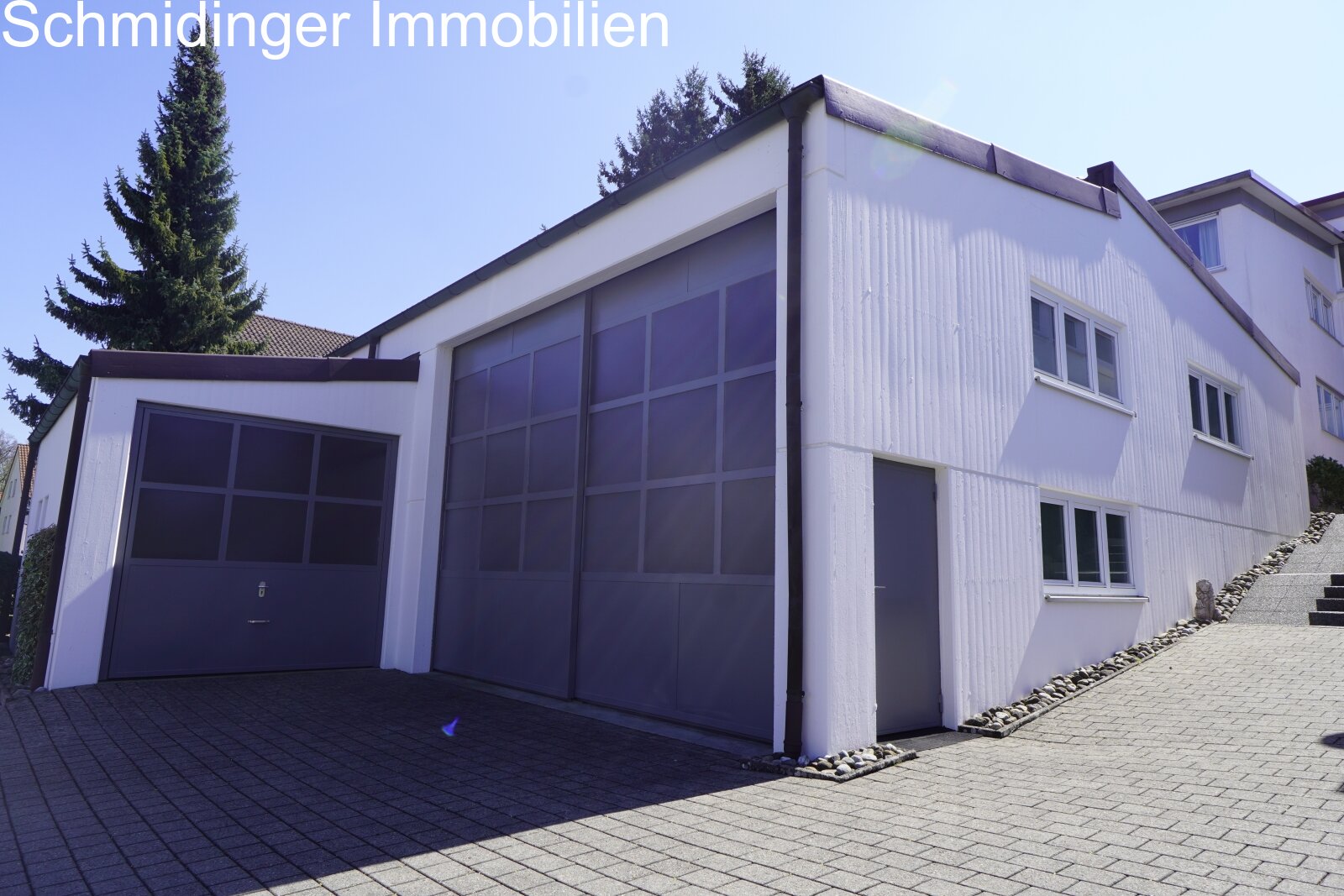 Moderne Halle in Biberach auf dem Mittelberg