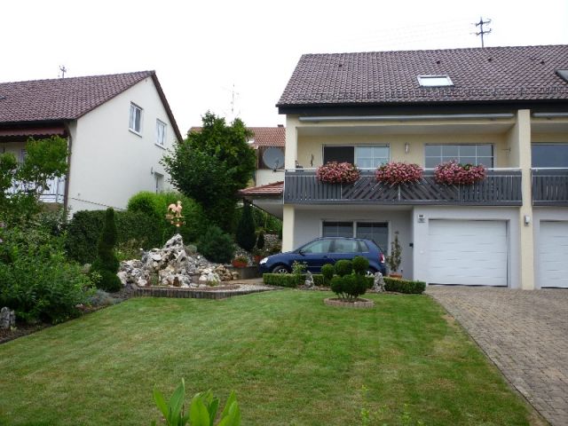 Schemmerhofen: Gepflegte Doppelhaushälfte mit Whirlpool in Schemmerhofen  Schemmerhofen: Gepflegte Doppelhaushälfte mit Whirlpool in Schemmerhofen