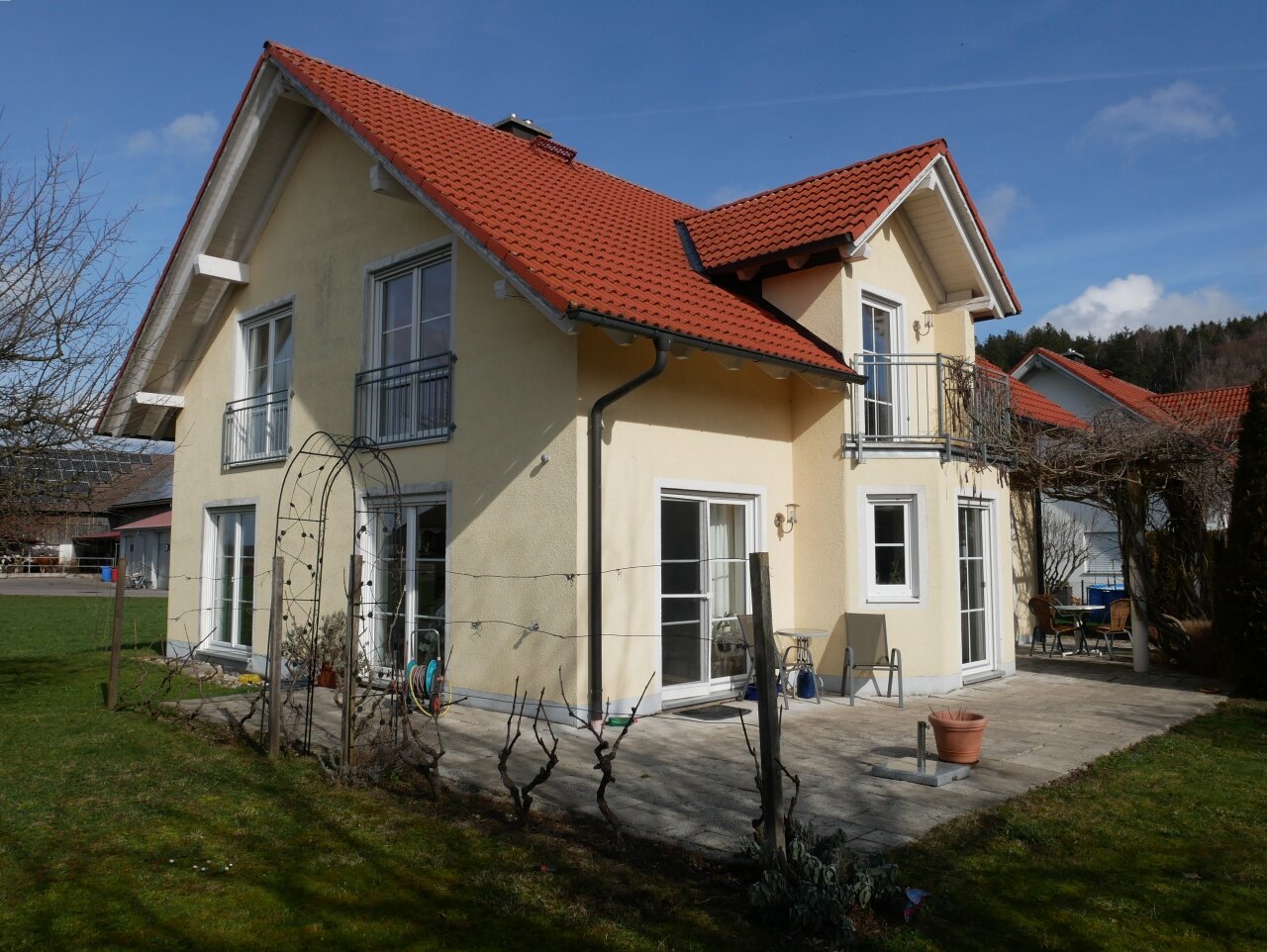 Dirlewang: Ruhiges Einfamilienhaus in Dirlewang Altensteig in Randlage  Dirlewang: Ruhiges Einfamilienhaus in Dirlewang Altensteig in Randlage