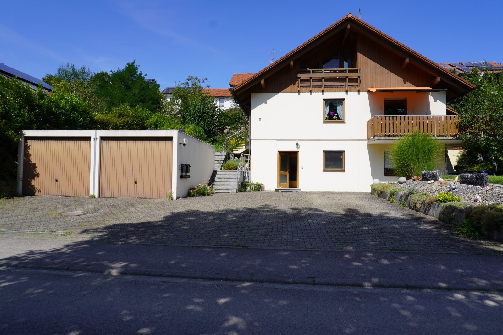Mittelbiberach: EFH mit ELW in Mittelbiberach mit Waldblick  Mittelbiberach: EFH mit ELW in Mittelbiberach mit Waldblick
