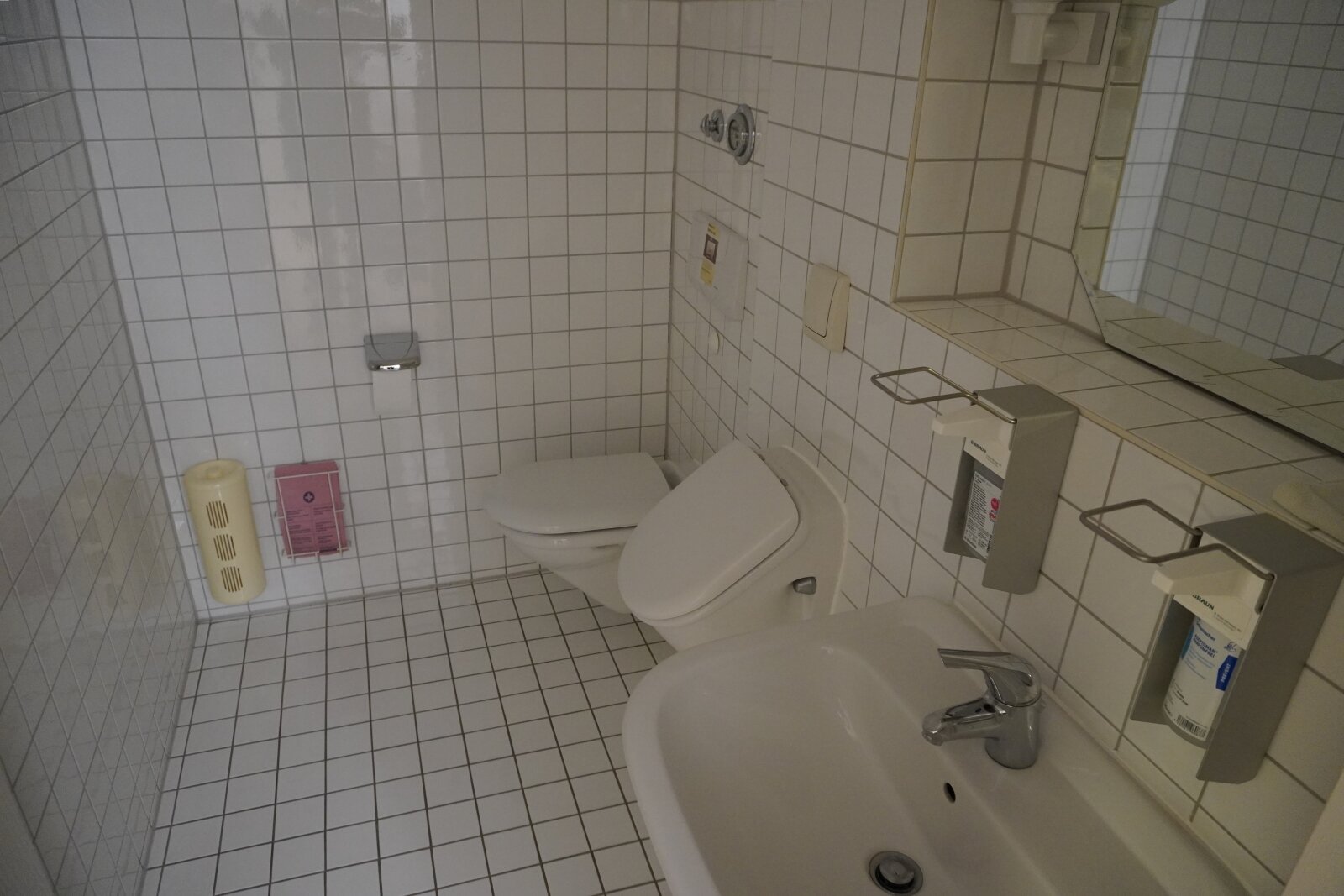 WC WC